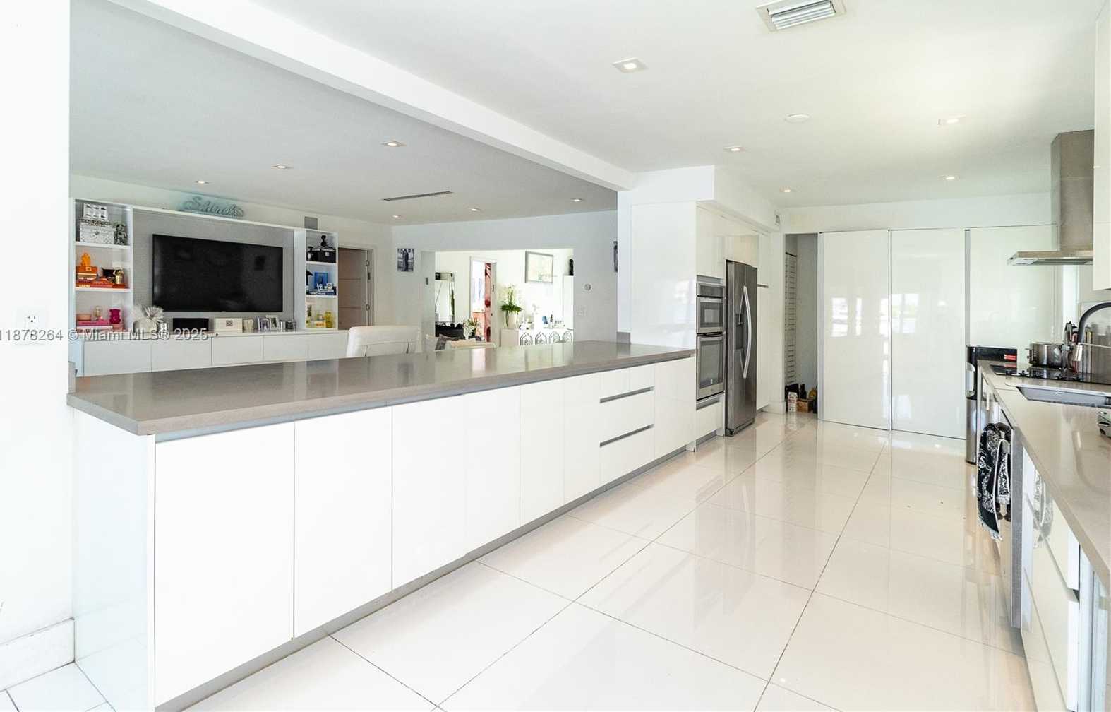 Small Image of 1215 NORTH BISCAYNE POINT RD, Miami Beach Number 17