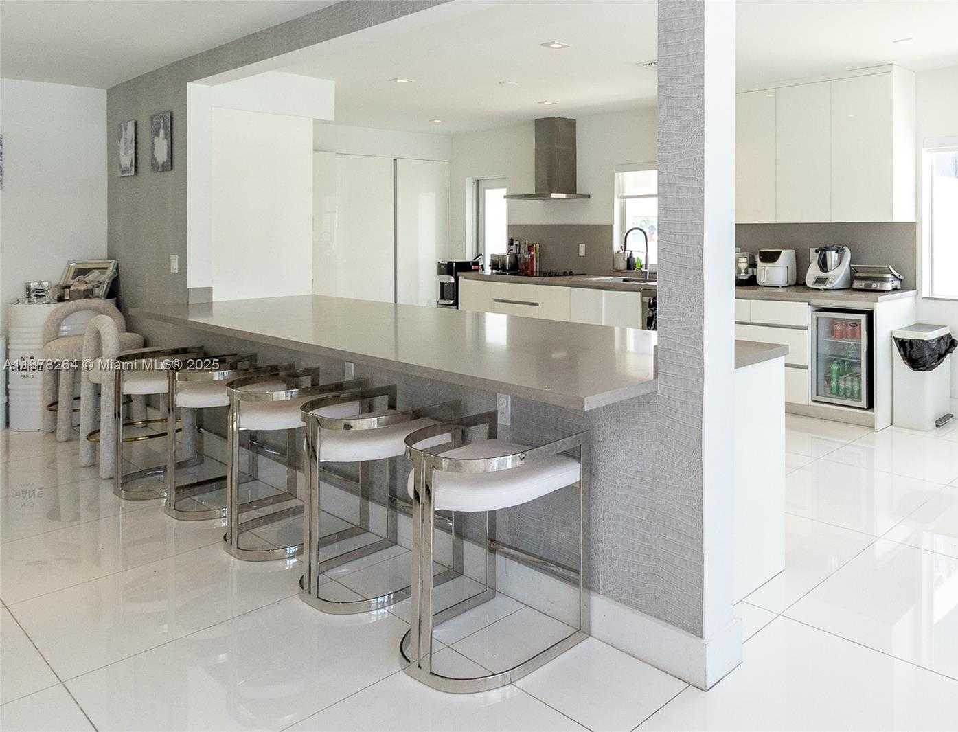 Small Image of 1215 NORTH BISCAYNE POINT RD, Miami Beach Number 19