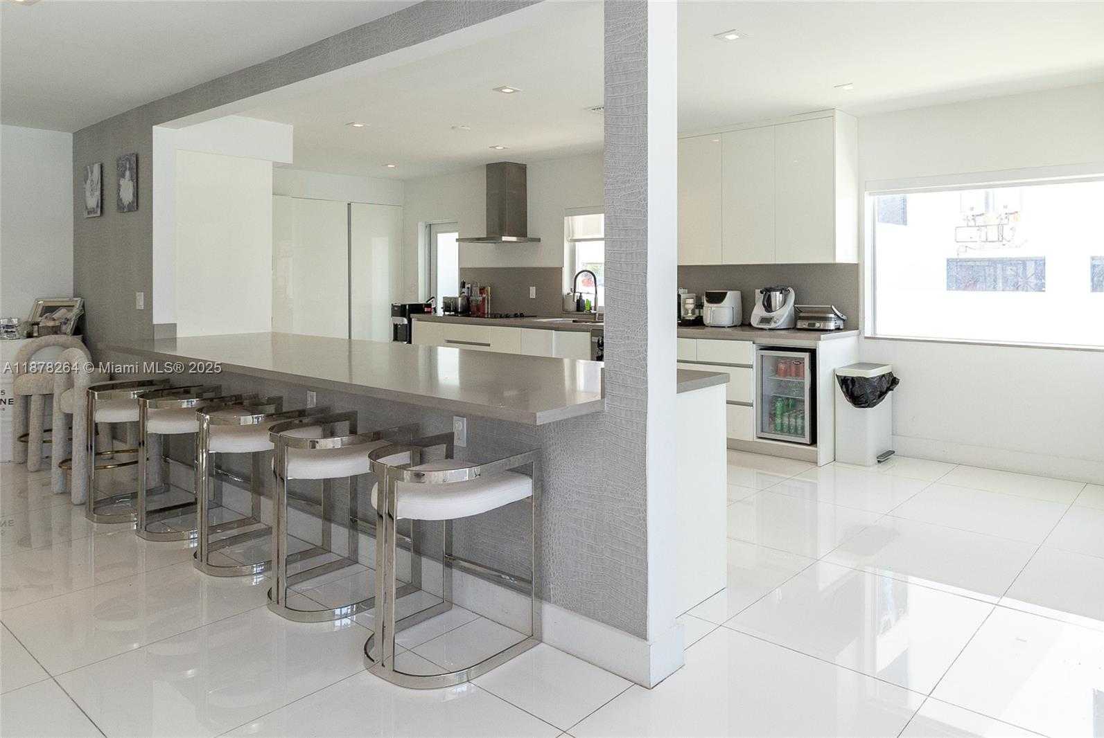 Small Image of 1215 NORTH BISCAYNE POINT RD, Miami Beach Number 20