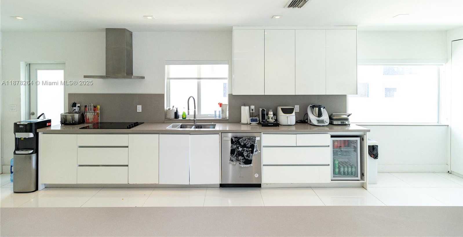 Small Image of 1215 NORTH BISCAYNE POINT RD, Miami Beach Number 21