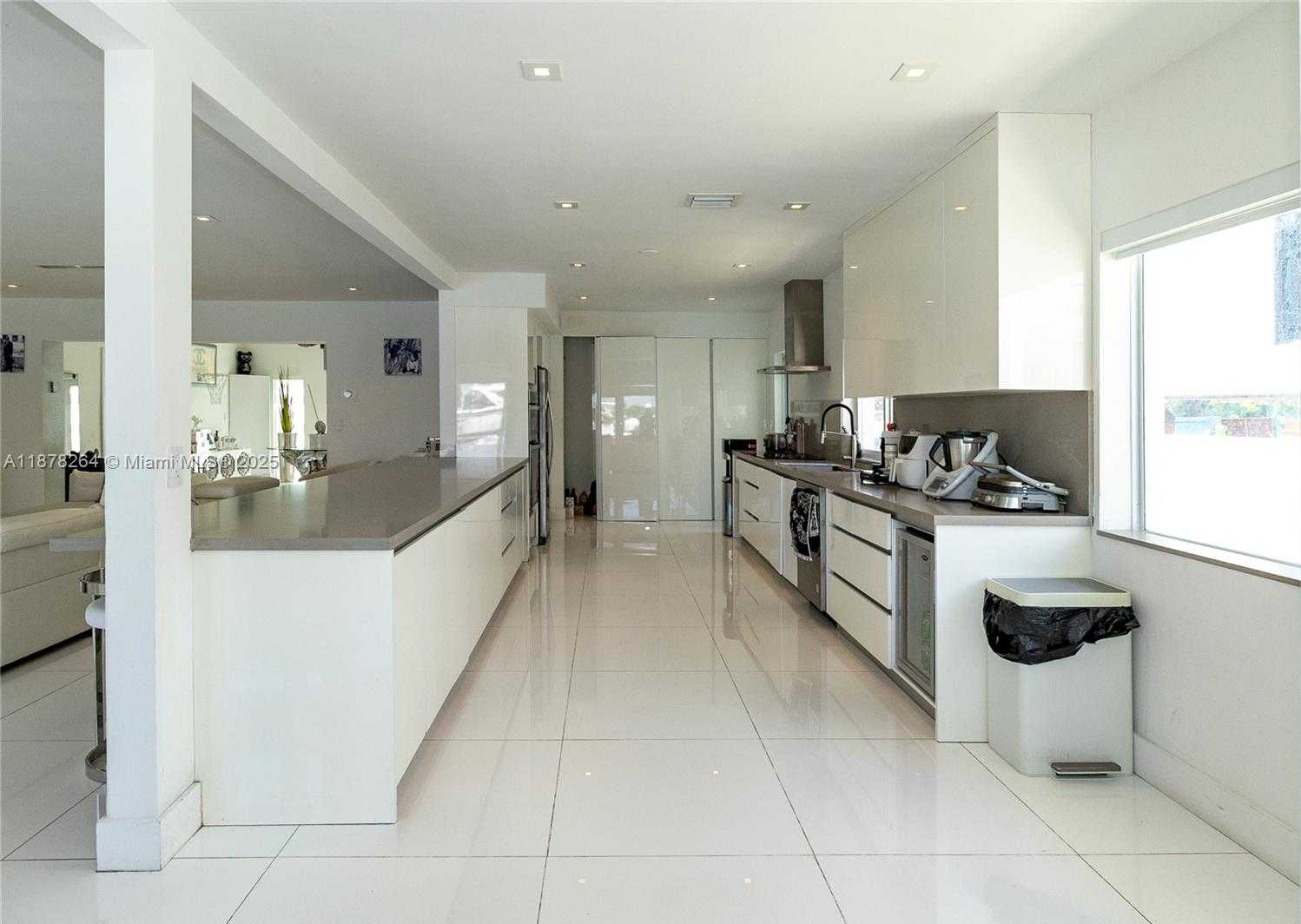 Small Image of 1215 NORTH BISCAYNE POINT RD, Miami Beach Number 22