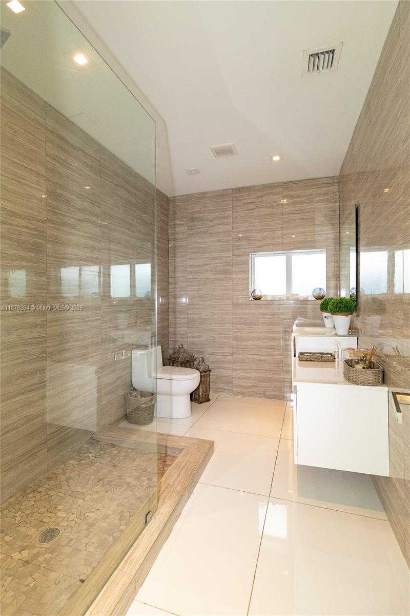 Small Image of 1215 NORTH BISCAYNE POINT RD, Miami Beach Number 23