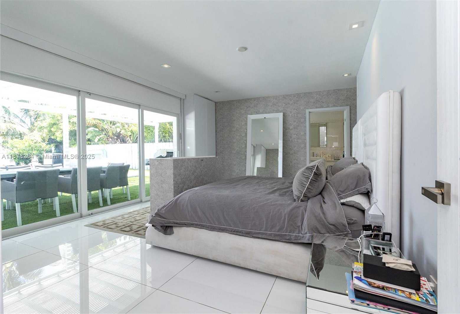 Small Image of 1215 NORTH BISCAYNE POINT RD, Miami Beach Number 24