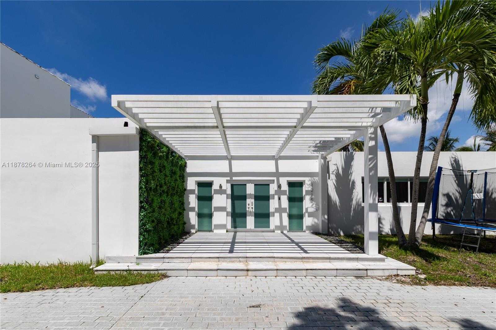Small Image of 1215 NORTH BISCAYNE POINT RD, Miami Beach Number 3