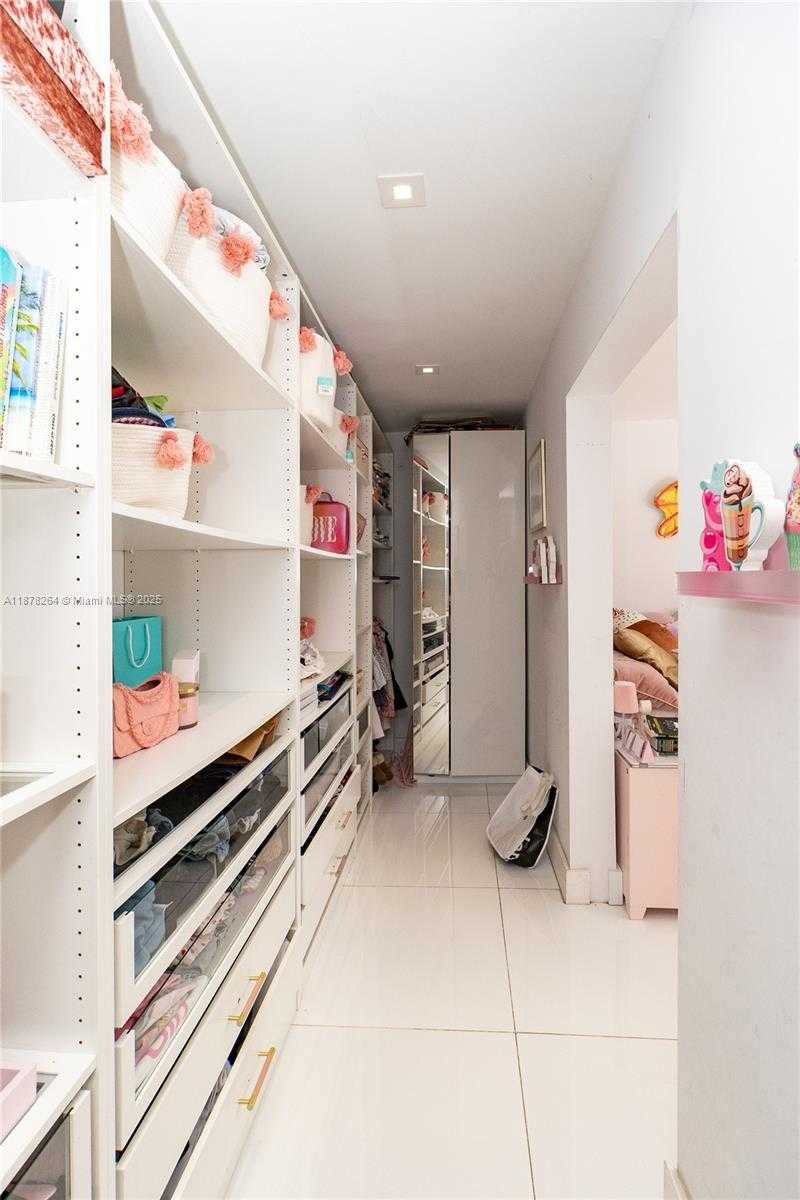 Small Image of 1215 NORTH BISCAYNE POINT RD, Miami Beach Number 40