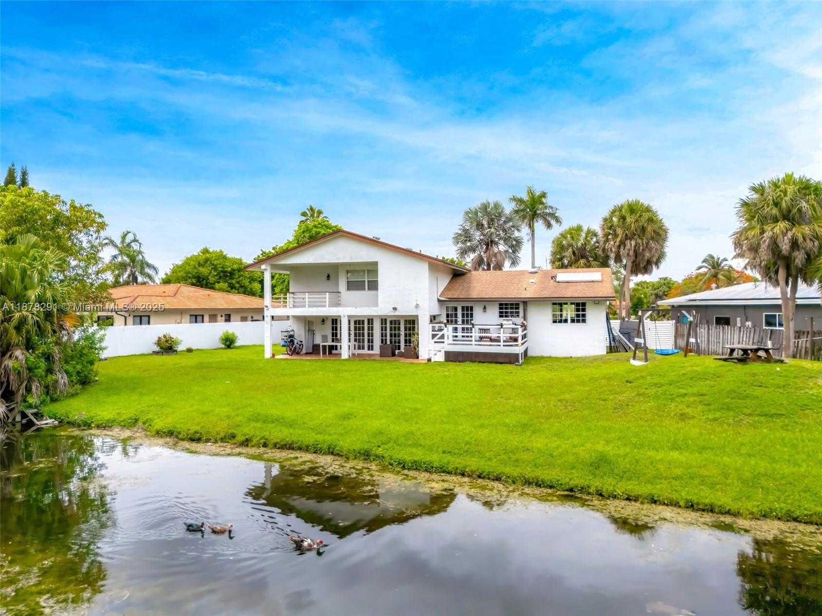Small Image of 16530 ROYAL POINCIANA CT, Weston Number 13