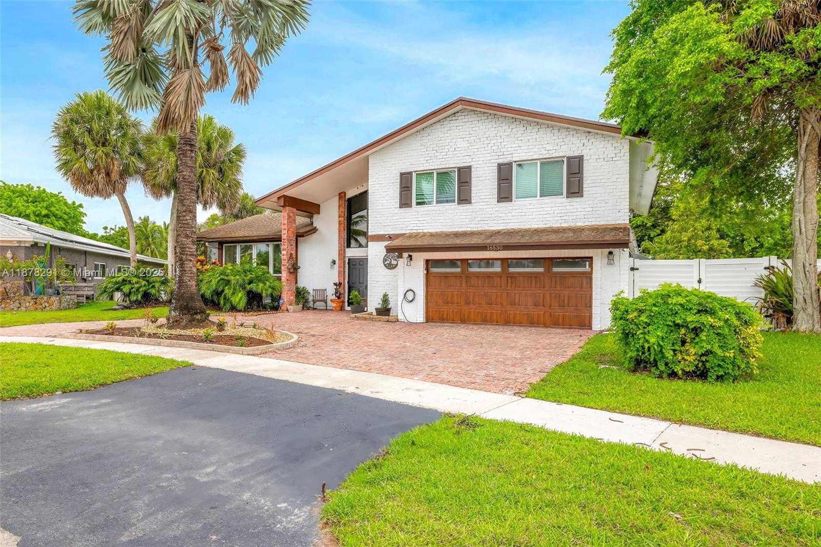 Small Image of 16530 ROYAL POINCIANA CT, Weston Number 28