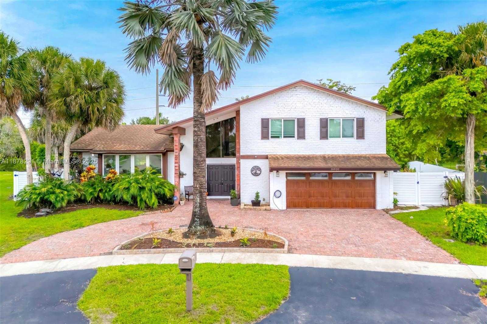 Small Image of 16530 ROYAL POINCIANA CT, Weston Number 31