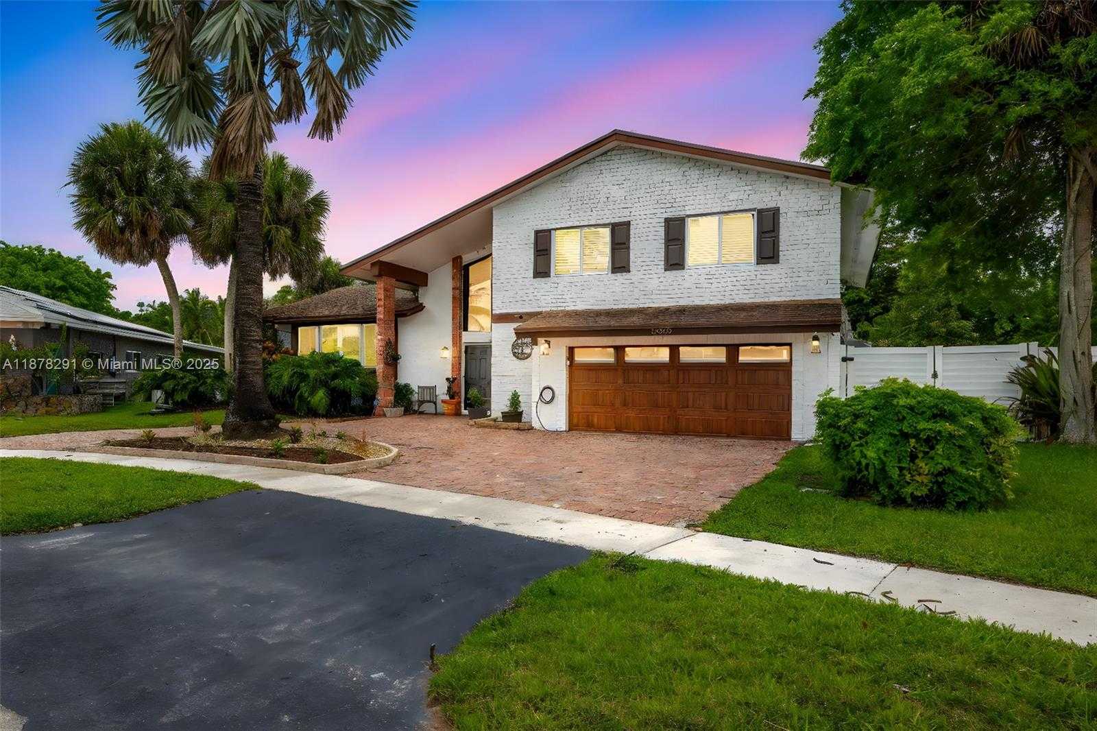 Small Image of 16530 ROYAL POINCIANA CT, Weston Number 32