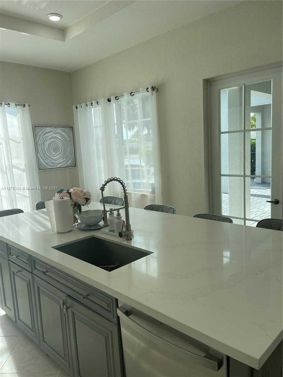 Small Image of 7896 NORTH WEST 110TH DR, Parkland Number 38