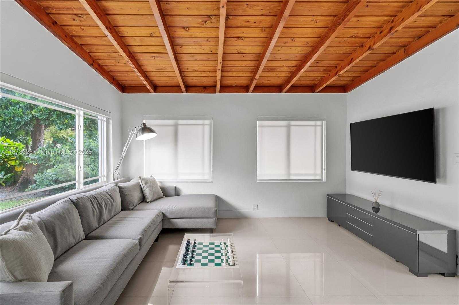 Small Image of 1620 LENAPE DR, Miami Springs Number 15