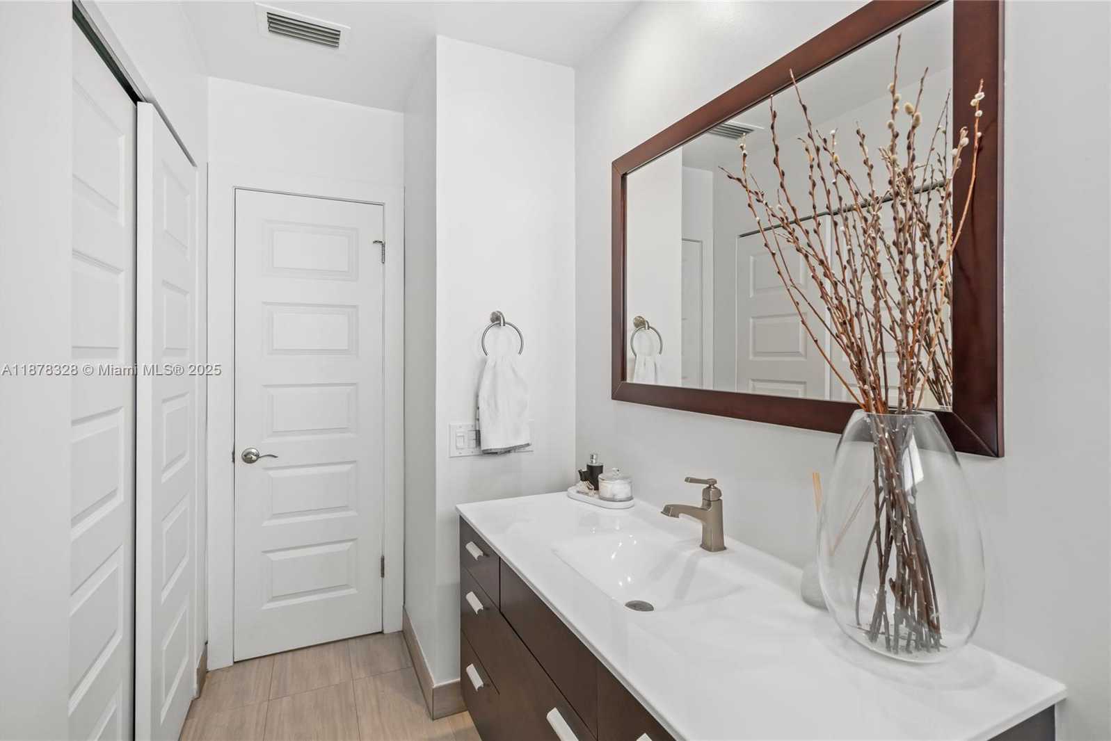 Small Image of 1620 LENAPE DR, Miami Springs Number 17