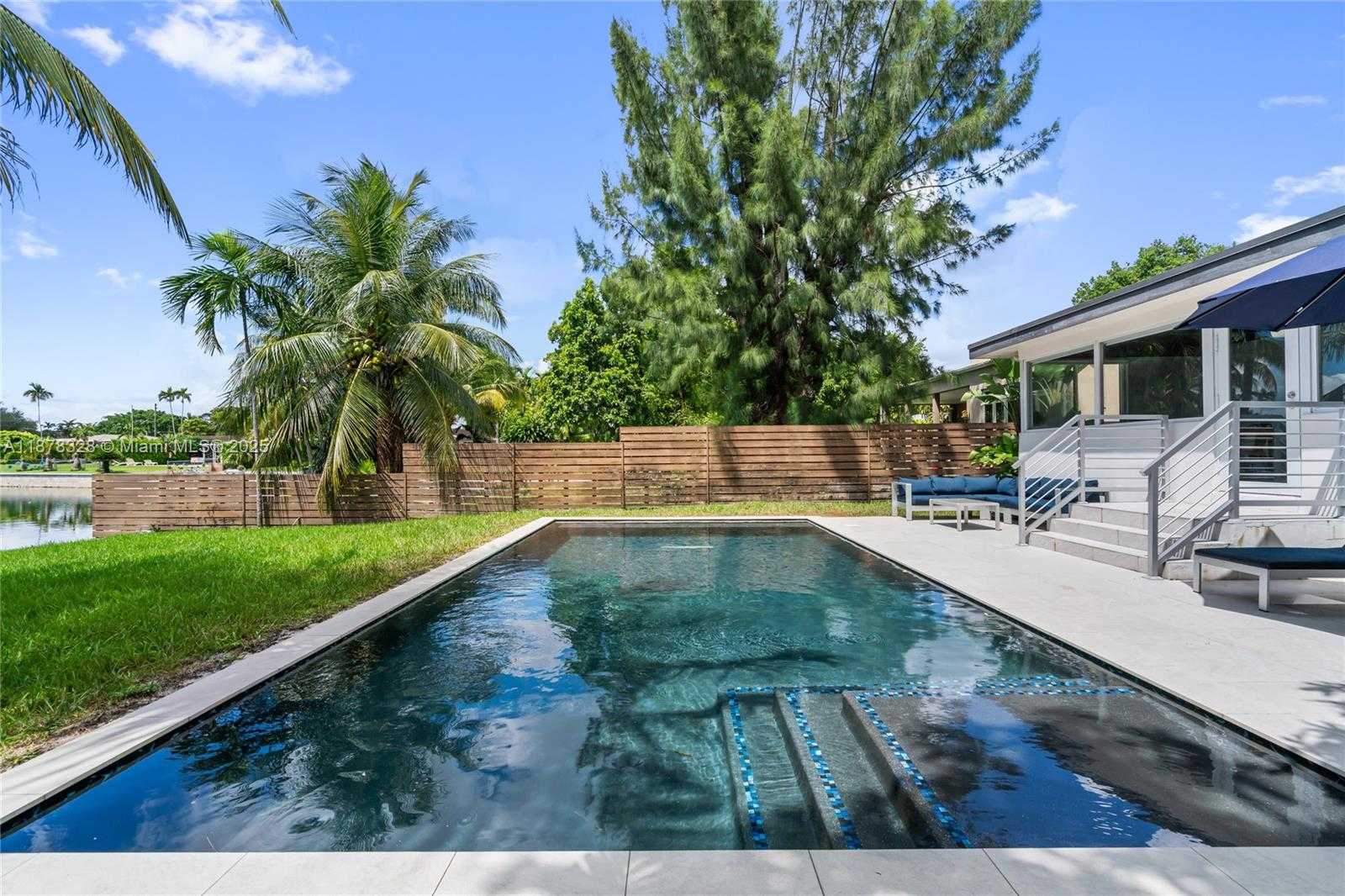 Small Image of 1620 LENAPE DR, Miami Springs Number 27
