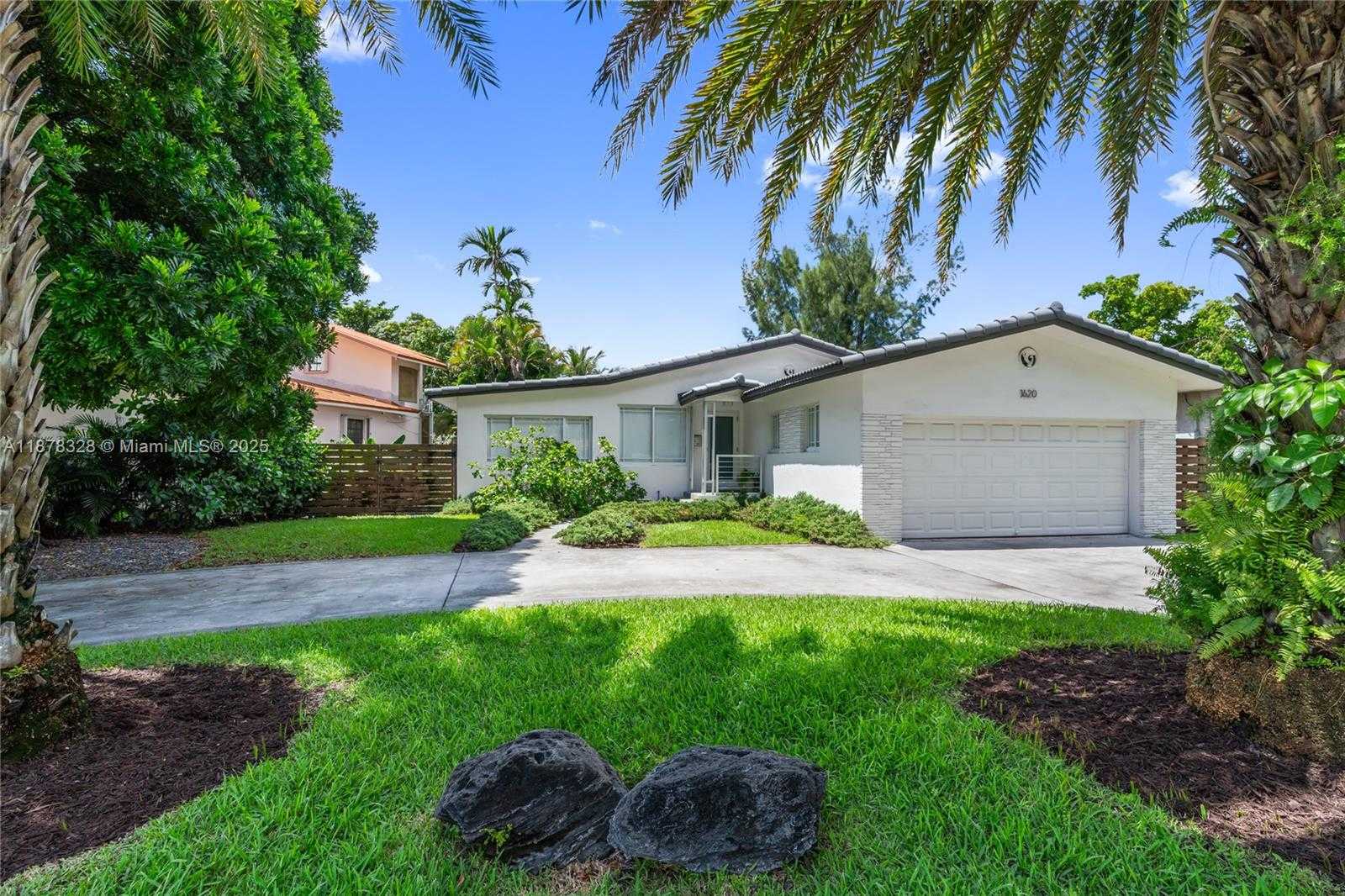Small Image of 1620 LENAPE DR, Miami Springs Number 3