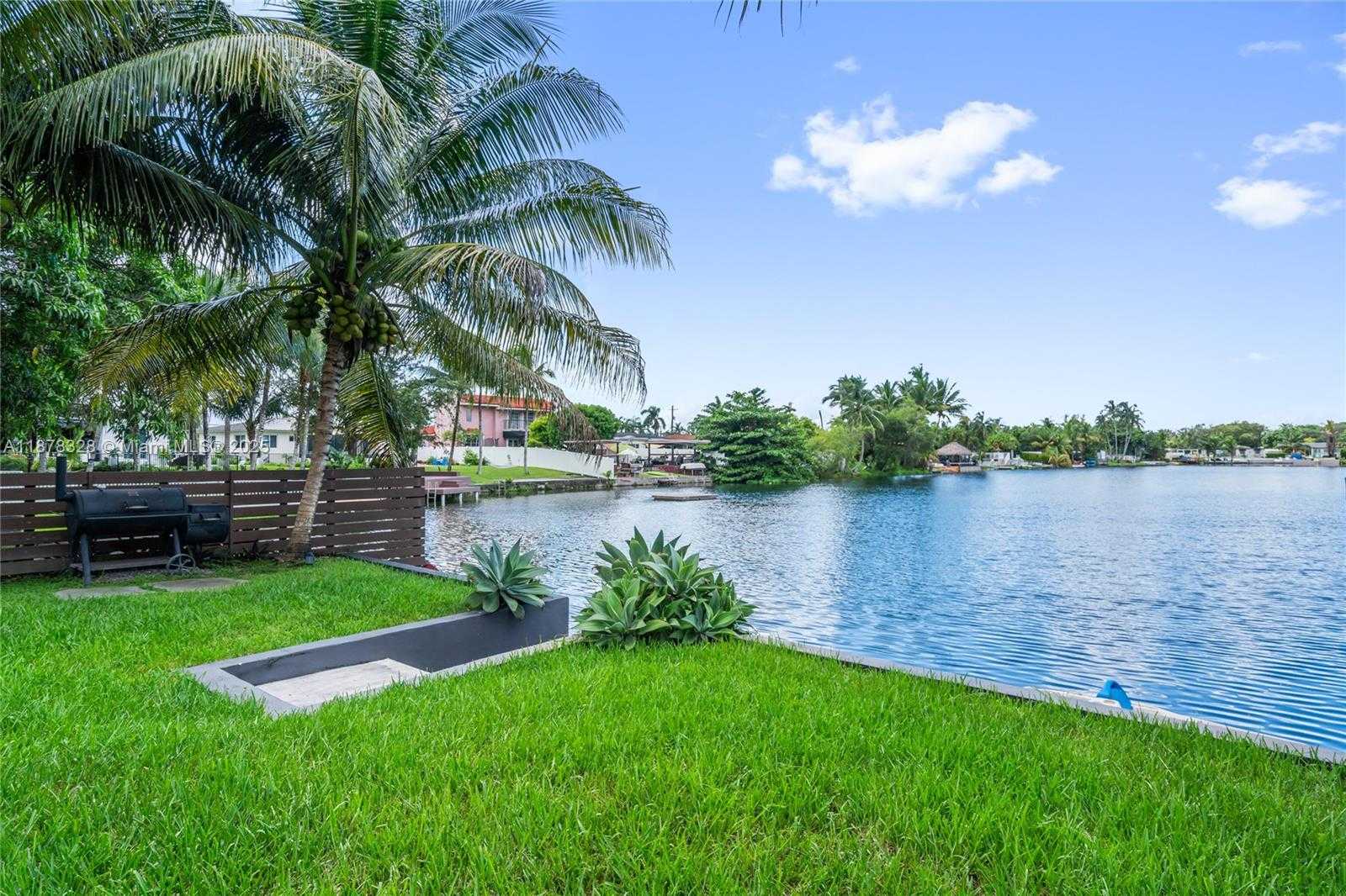 Small Image of 1620 LENAPE DR, Miami Springs Number 31