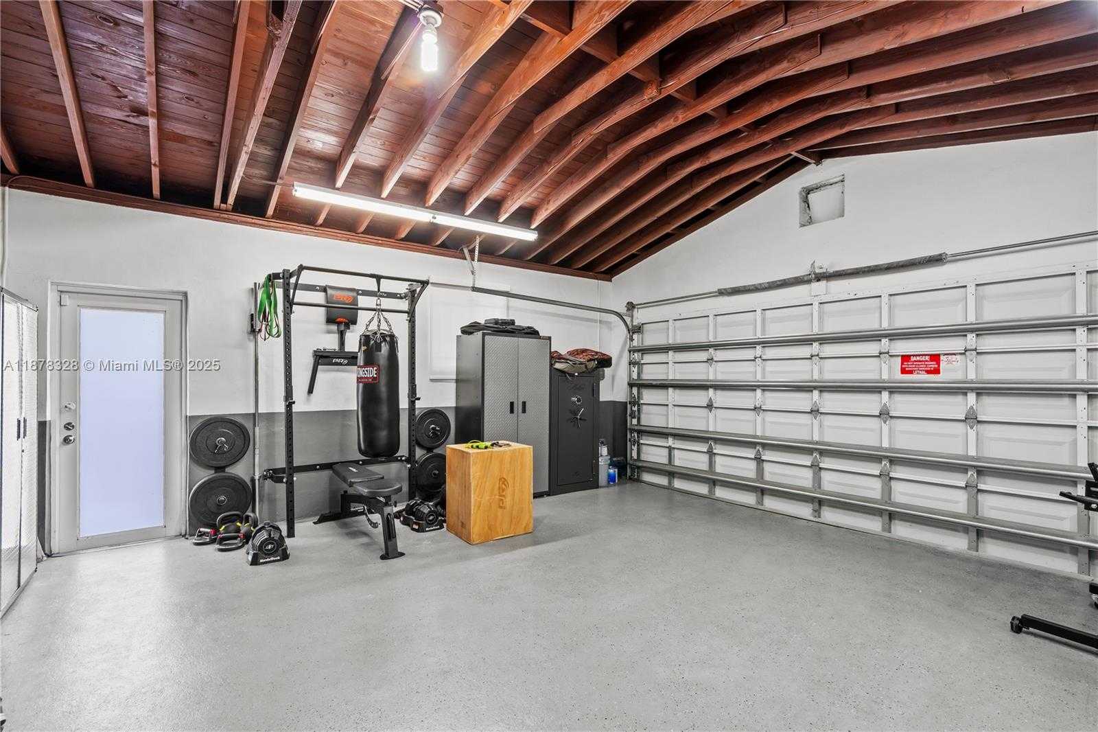 Small Image of 1620 LENAPE DR, Miami Springs Number 36