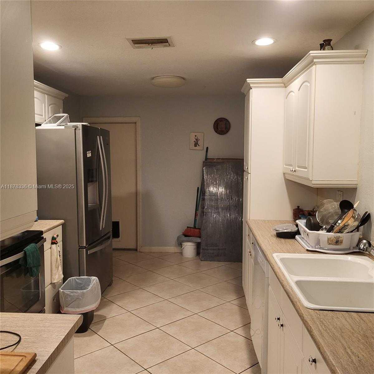 Small Image of 1600 NORTH WEST 68TH TER, Margate Number 6