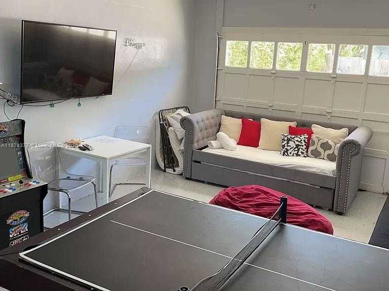 Small Image of 1319 FILLMORE ST, Hollywood Number 11