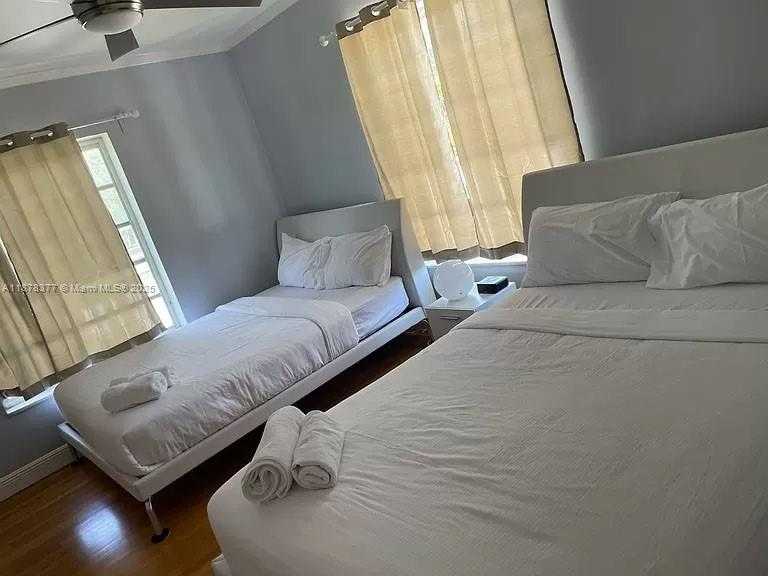 Small Image of 1319 FILLMORE ST, Hollywood Number 7