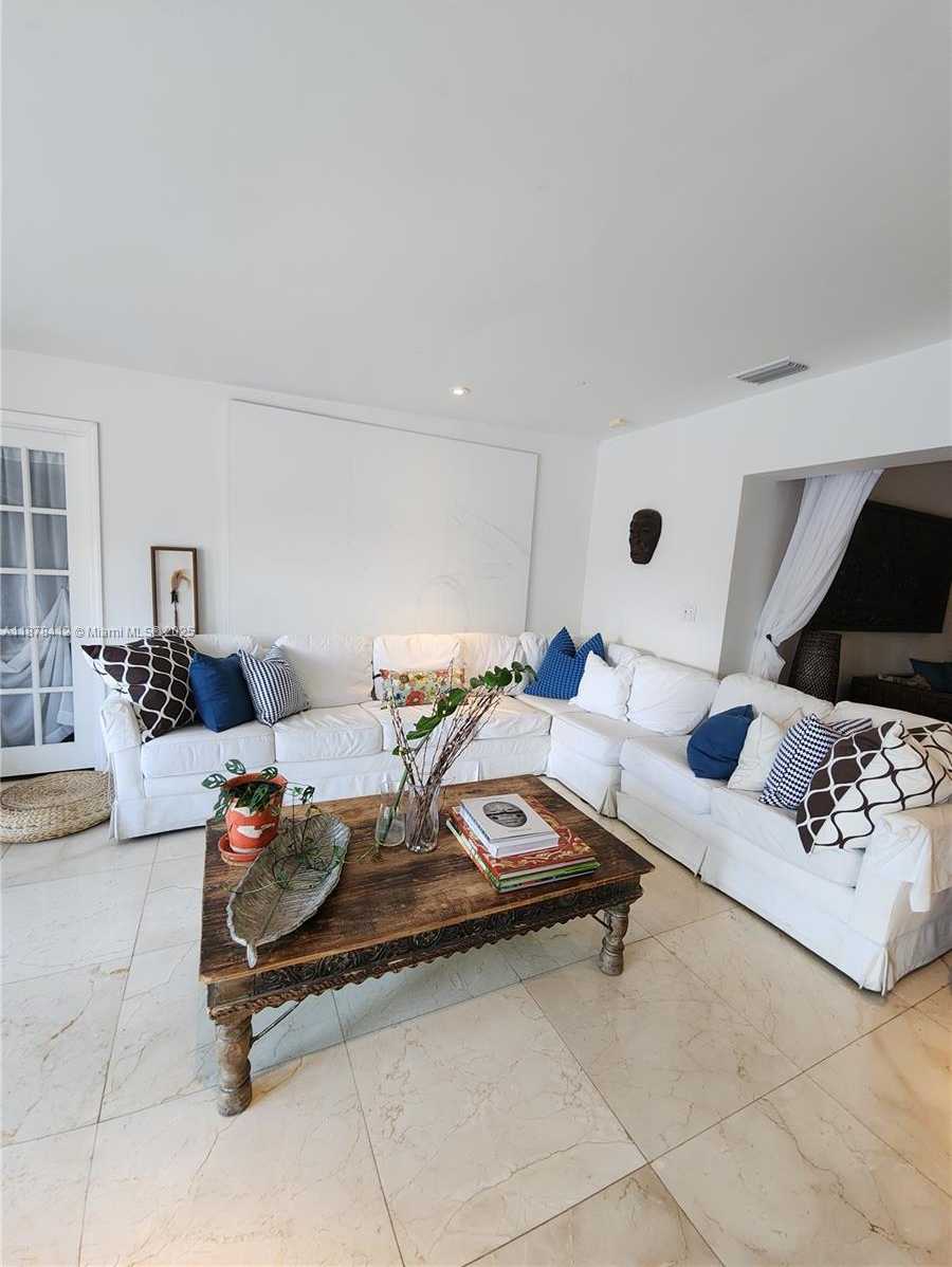 Small Image of 1710 CLEVELAND RD, Miami Beach Number 11