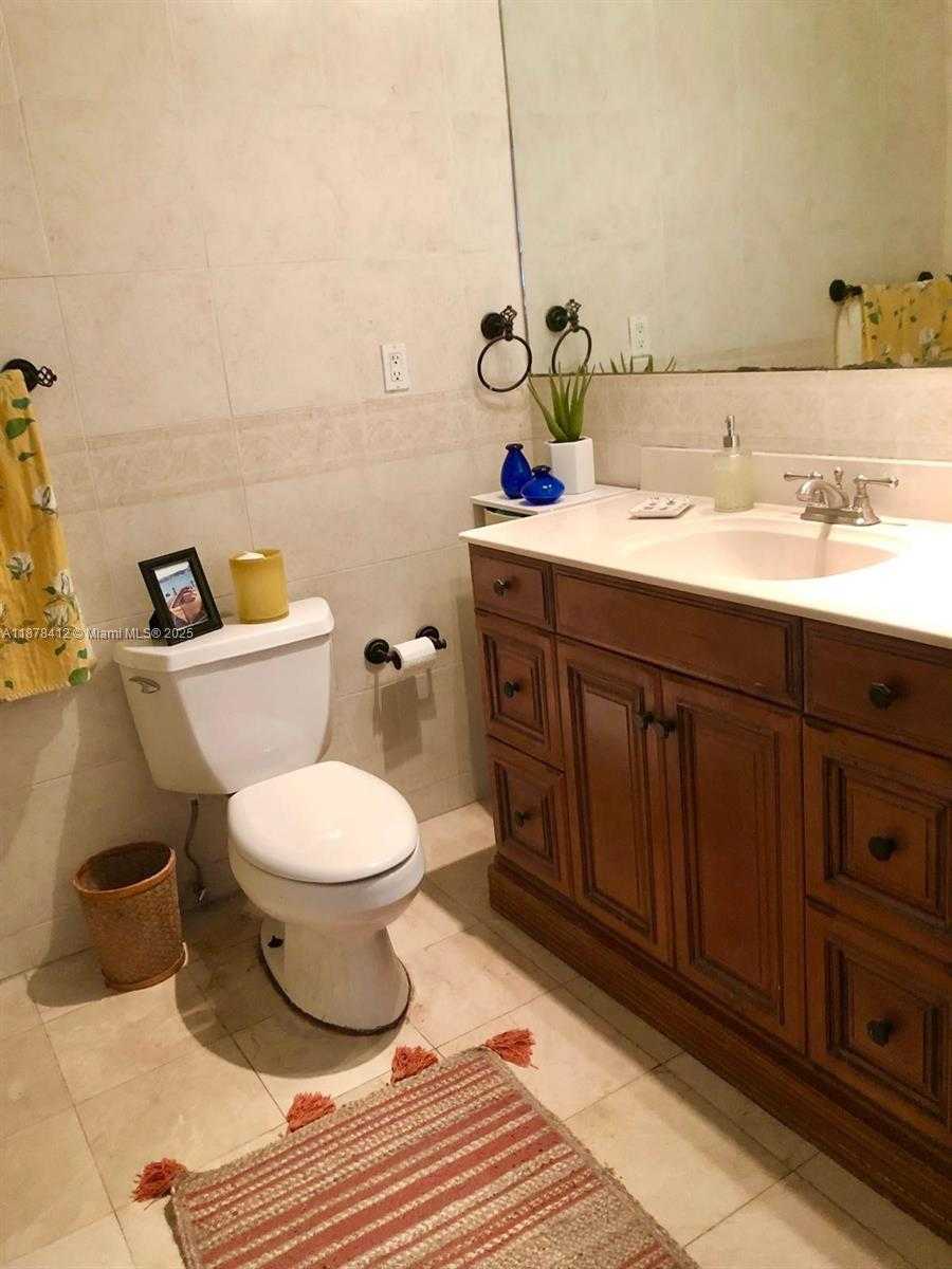 Small Image of 1710 CLEVELAND RD, Miami Beach Number 13