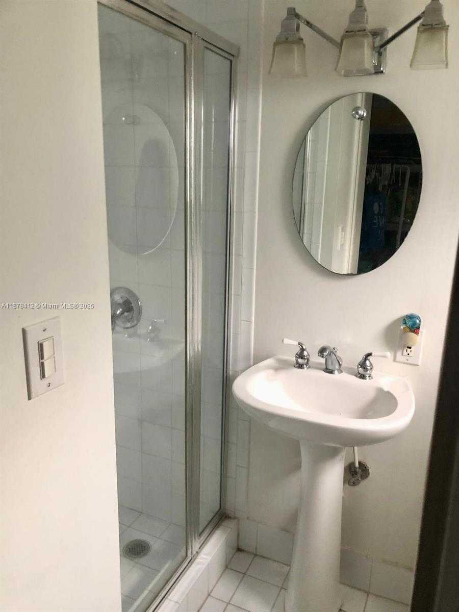 Small Image of 1710 CLEVELAND RD, Miami Beach Number 14