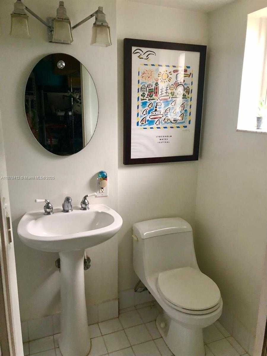 Small Image of 1710 CLEVELAND RD, Miami Beach Number 17