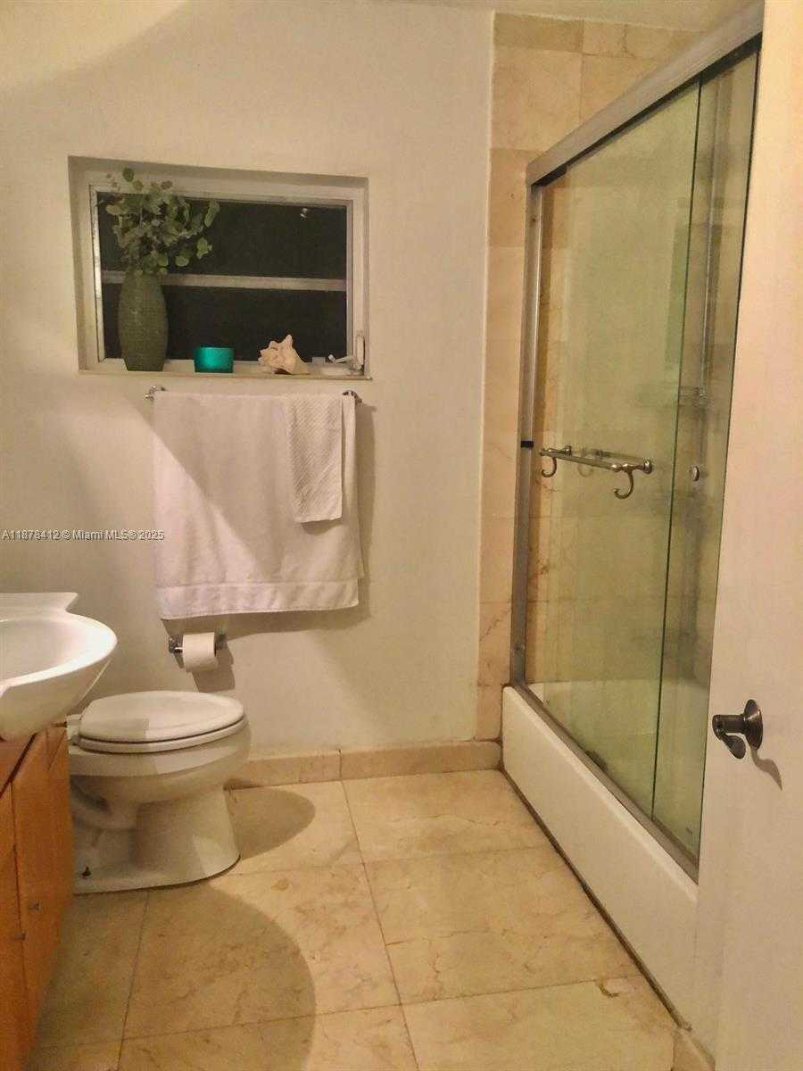 Small Image of 1710 CLEVELAND RD, Miami Beach Number 18