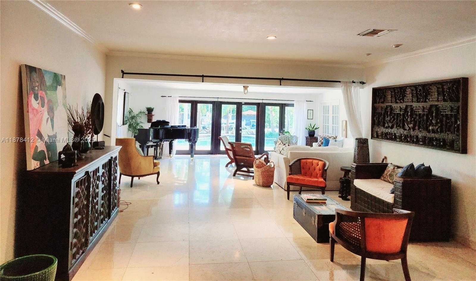 Small Image of 1710 CLEVELAND RD, Miami Beach Number 3