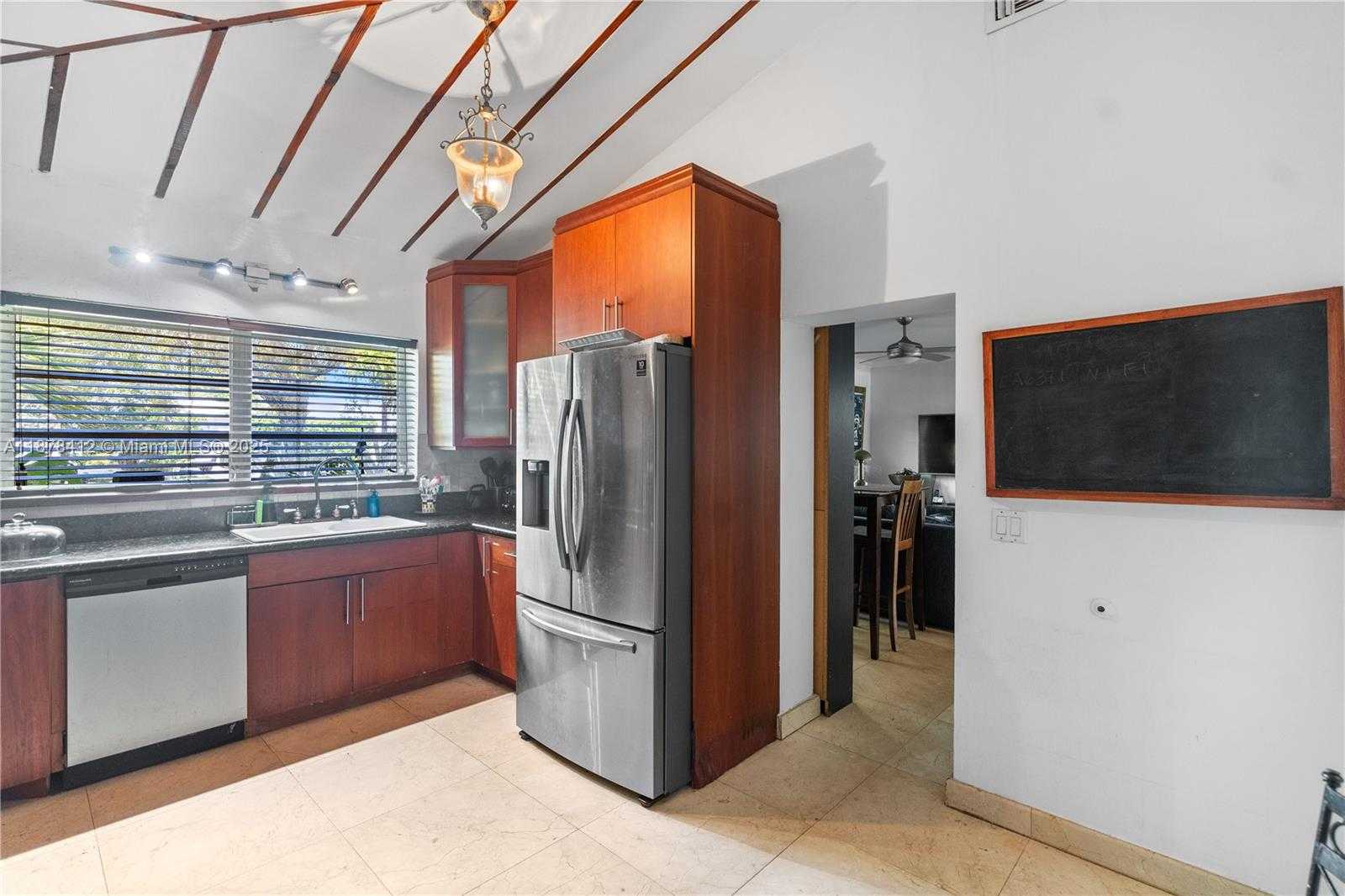 Small Image of 1710 CLEVELAND RD, Miami Beach Number 32