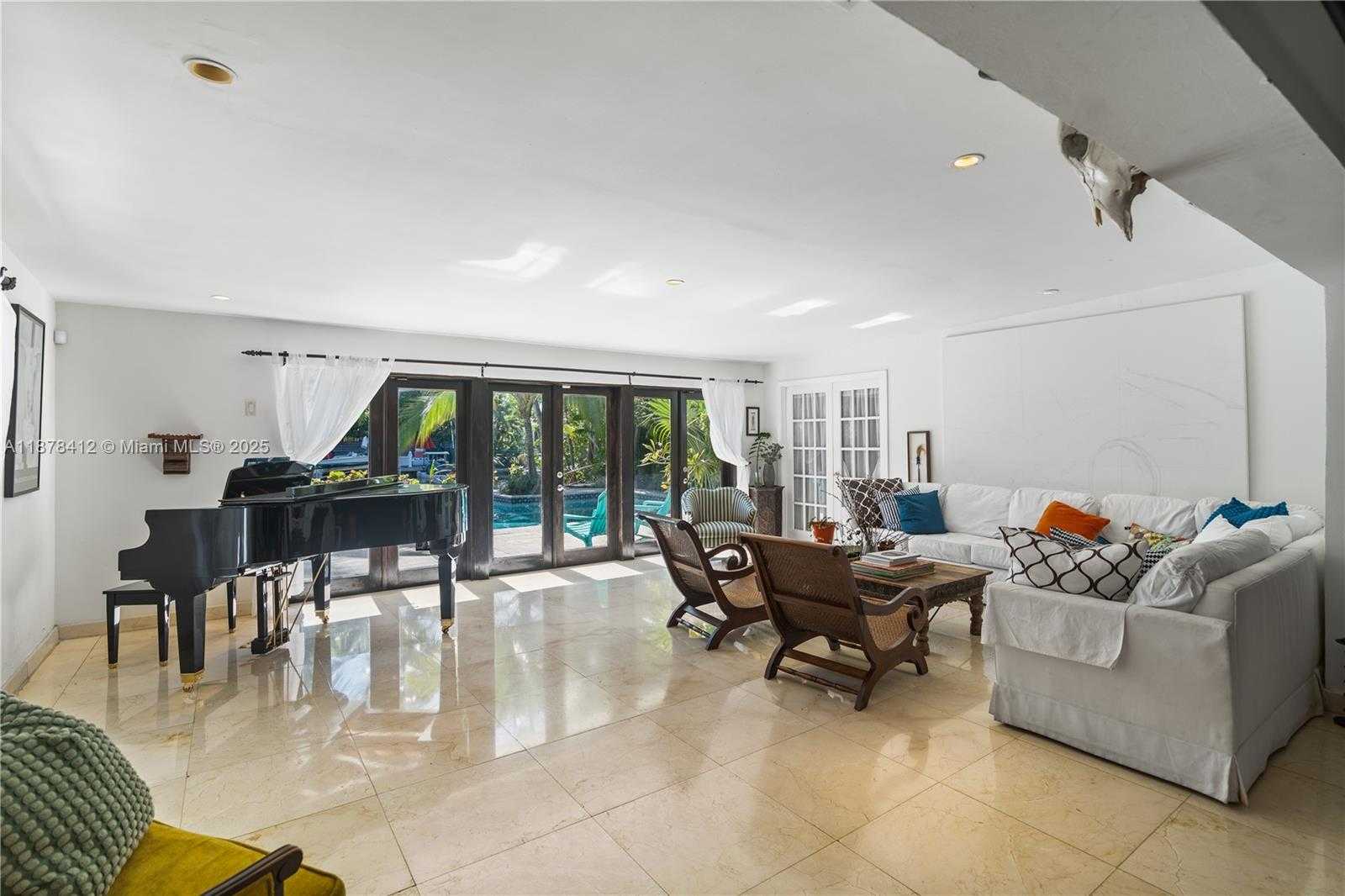 Small Image of 1710 CLEVELAND RD, Miami Beach Number 35