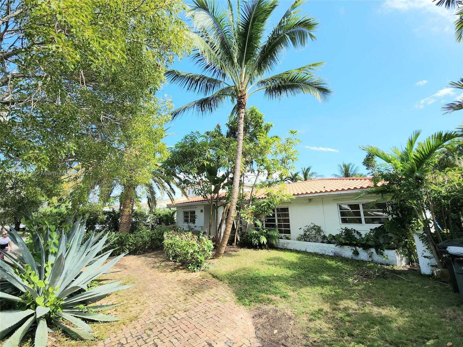 Small Image of 1710 CLEVELAND RD, Miami Beach Number 4