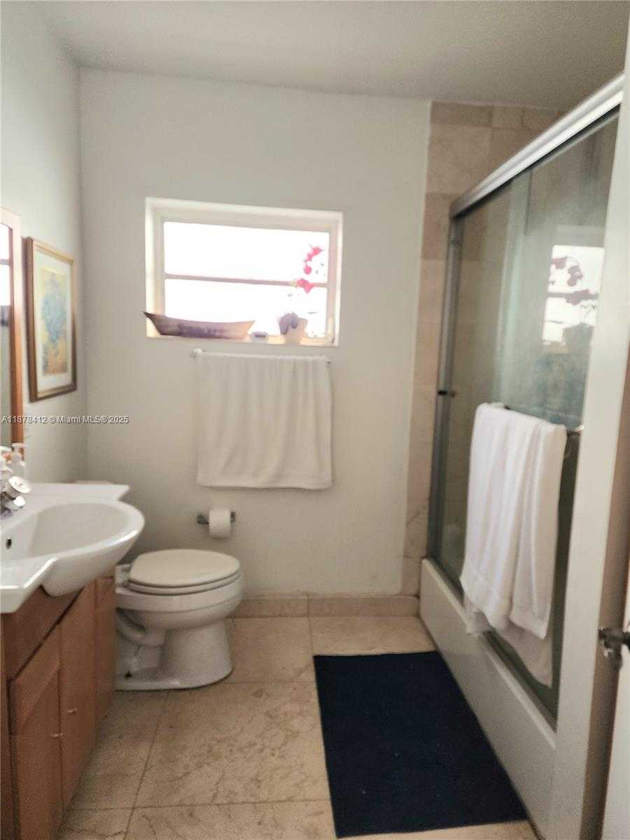 Small Image of 1710 CLEVELAND RD, Miami Beach Number 7