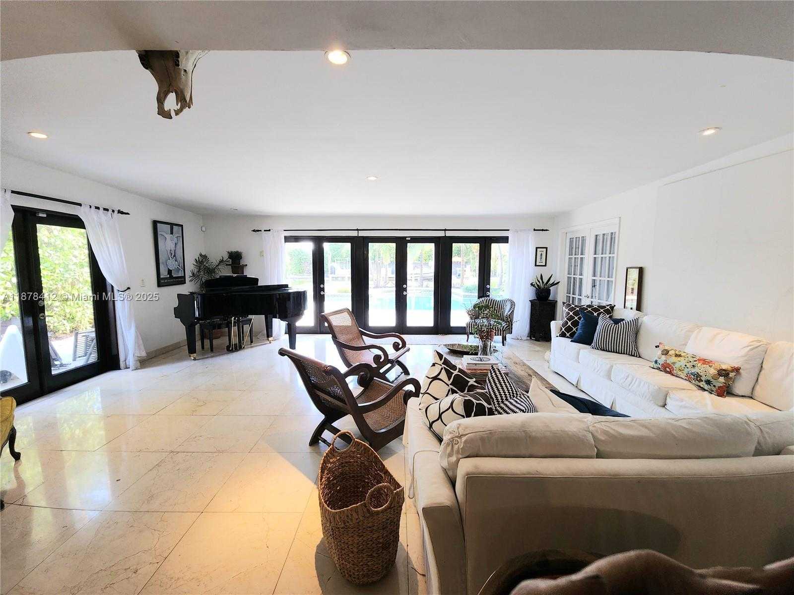 Small Image of 1710 CLEVELAND RD, Miami Beach Number 8