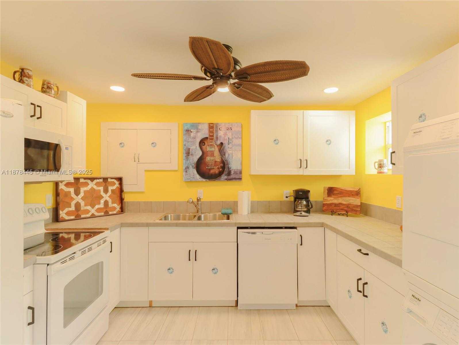 Small Image of 141 OCEAN DR, Tavernier Number 5