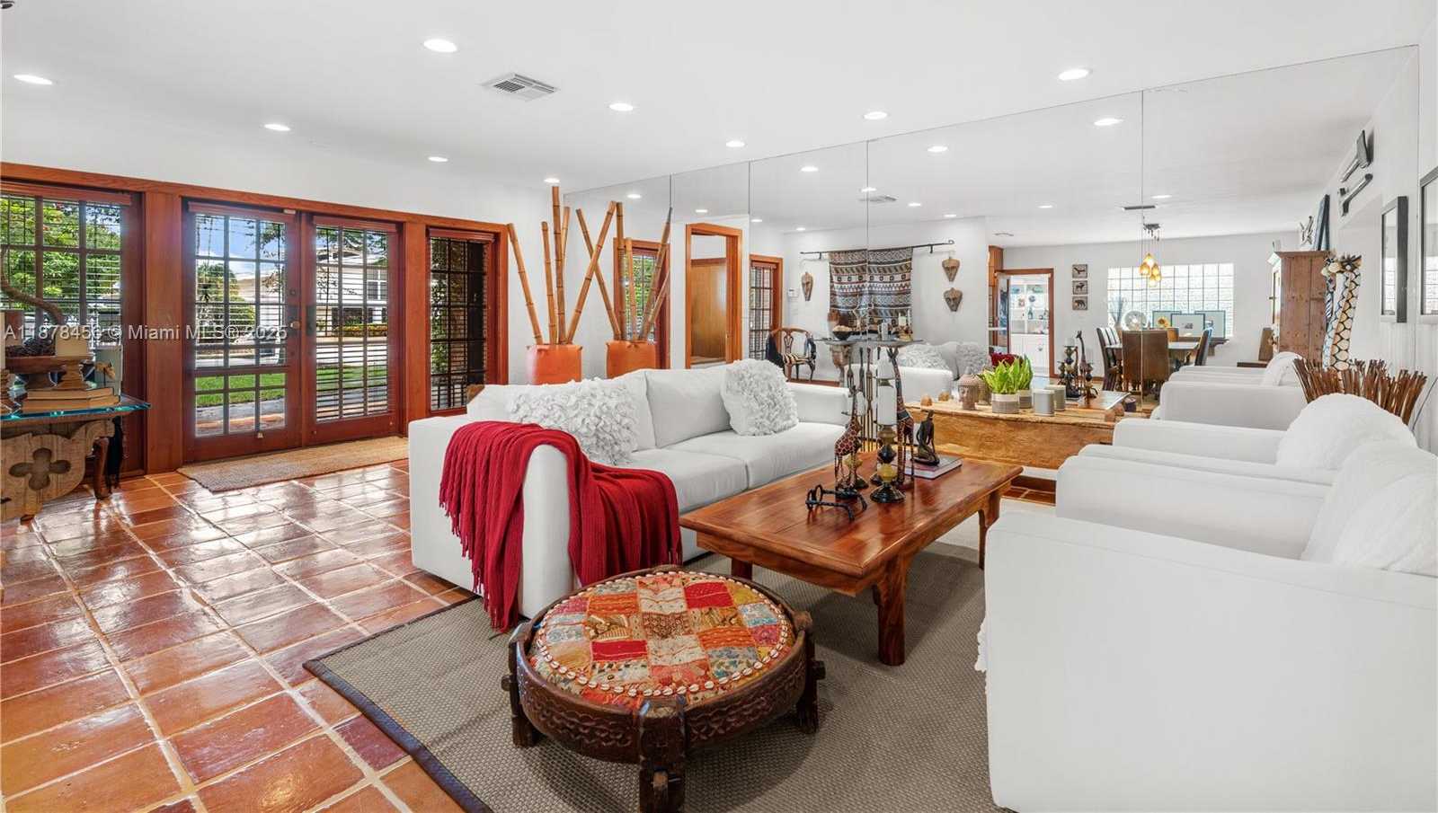 Small Image of 12430 KEYSTONE ISLAND DR, North Miami Number 10
