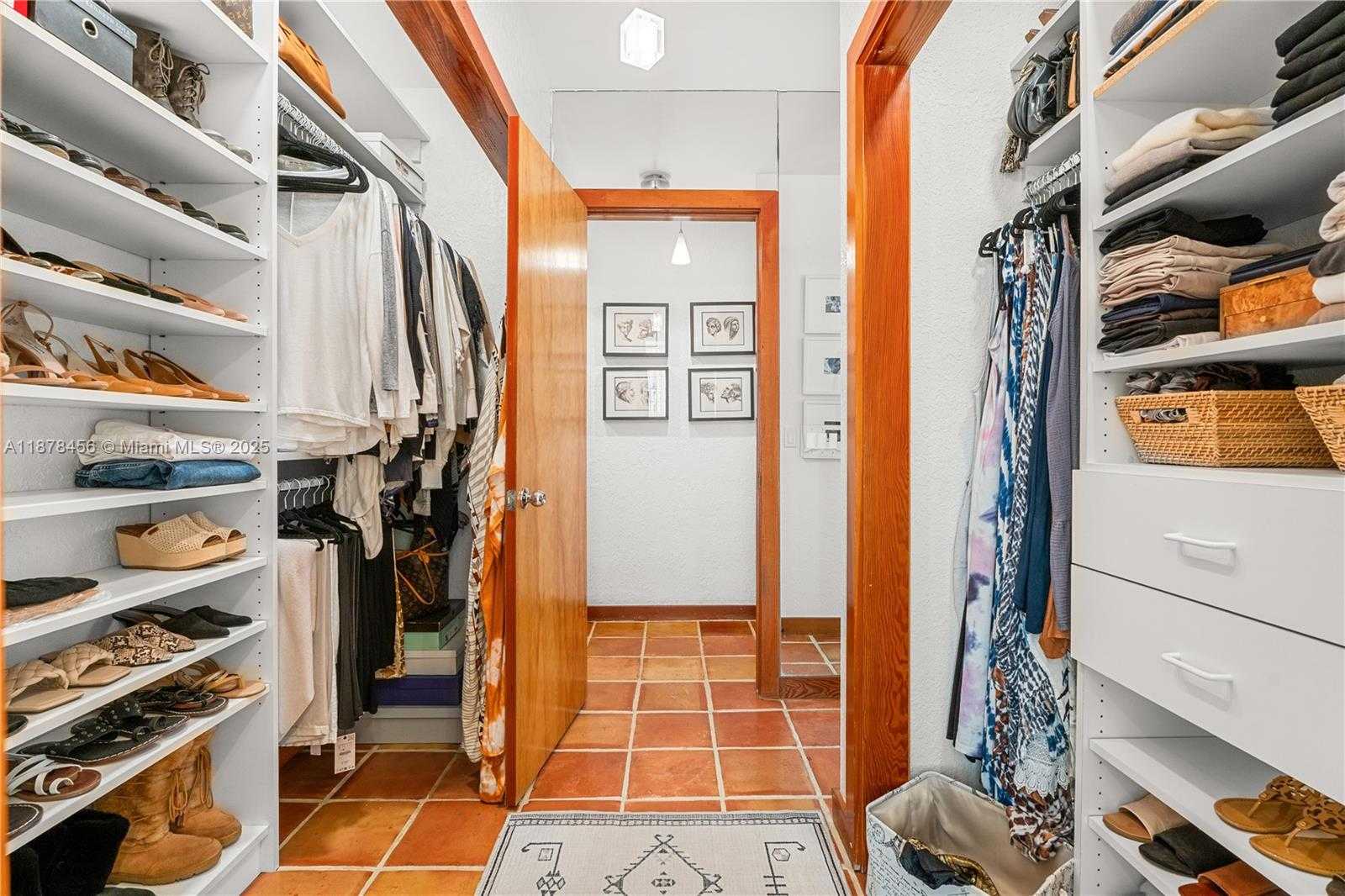 Small Image of 12430 KEYSTONE ISLAND DR, North Miami Number 16