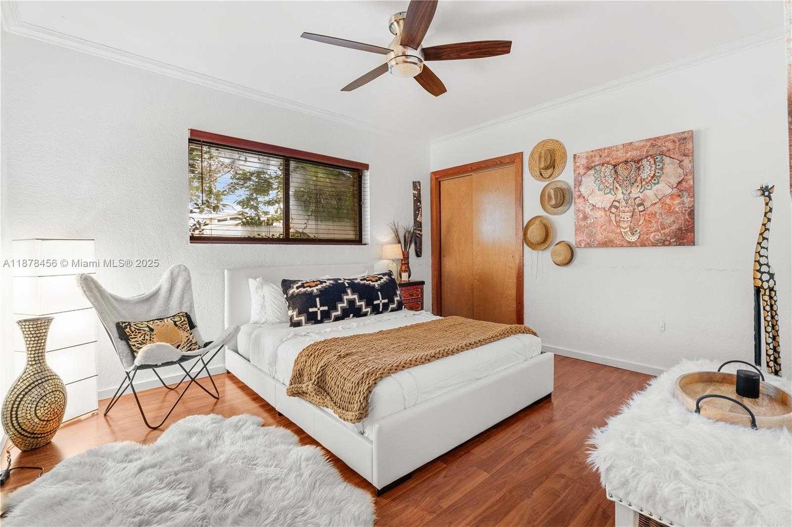 Small Image of 12430 KEYSTONE ISLAND DR, North Miami Number 17