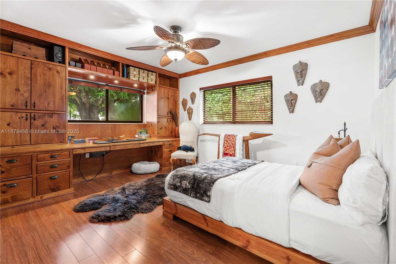 Small Image of 12430 KEYSTONE ISLAND DR, North Miami Number 19