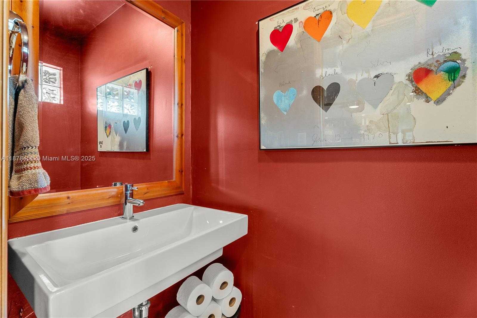 Small Image of 12430 KEYSTONE ISLAND DR, North Miami Number 20