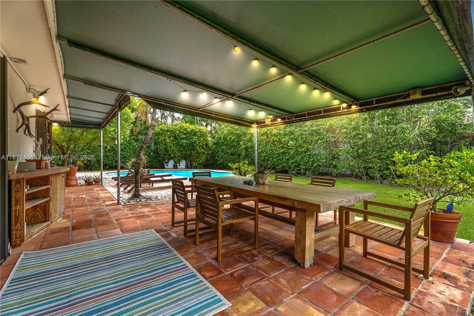 Small Image of 12430 KEYSTONE ISLAND DR, North Miami Number 23