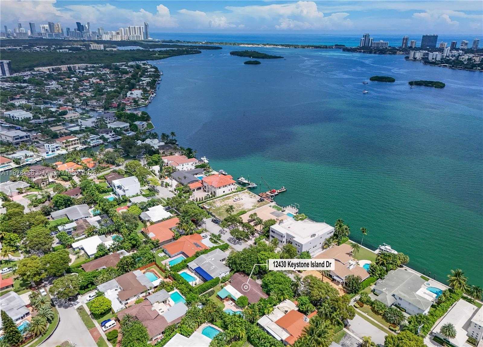 Small Image of 12430 KEYSTONE ISLAND DR, North Miami Number 25