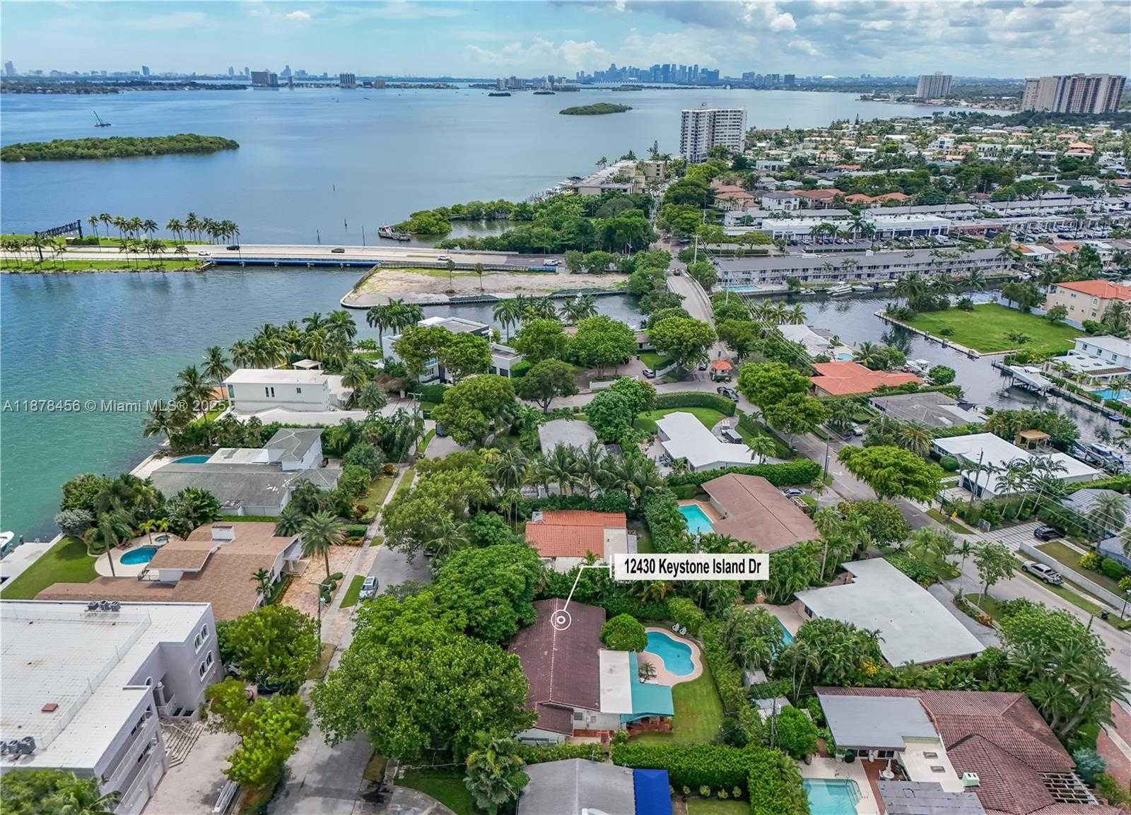 Small Image of 12430 KEYSTONE ISLAND DR, North Miami Number 33