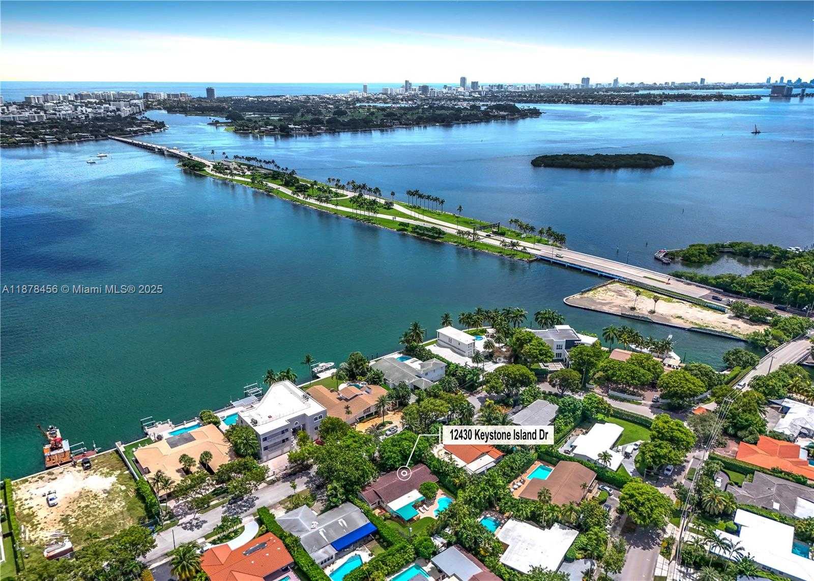Small Image of 12430 KEYSTONE ISLAND DR, North Miami Number 4
