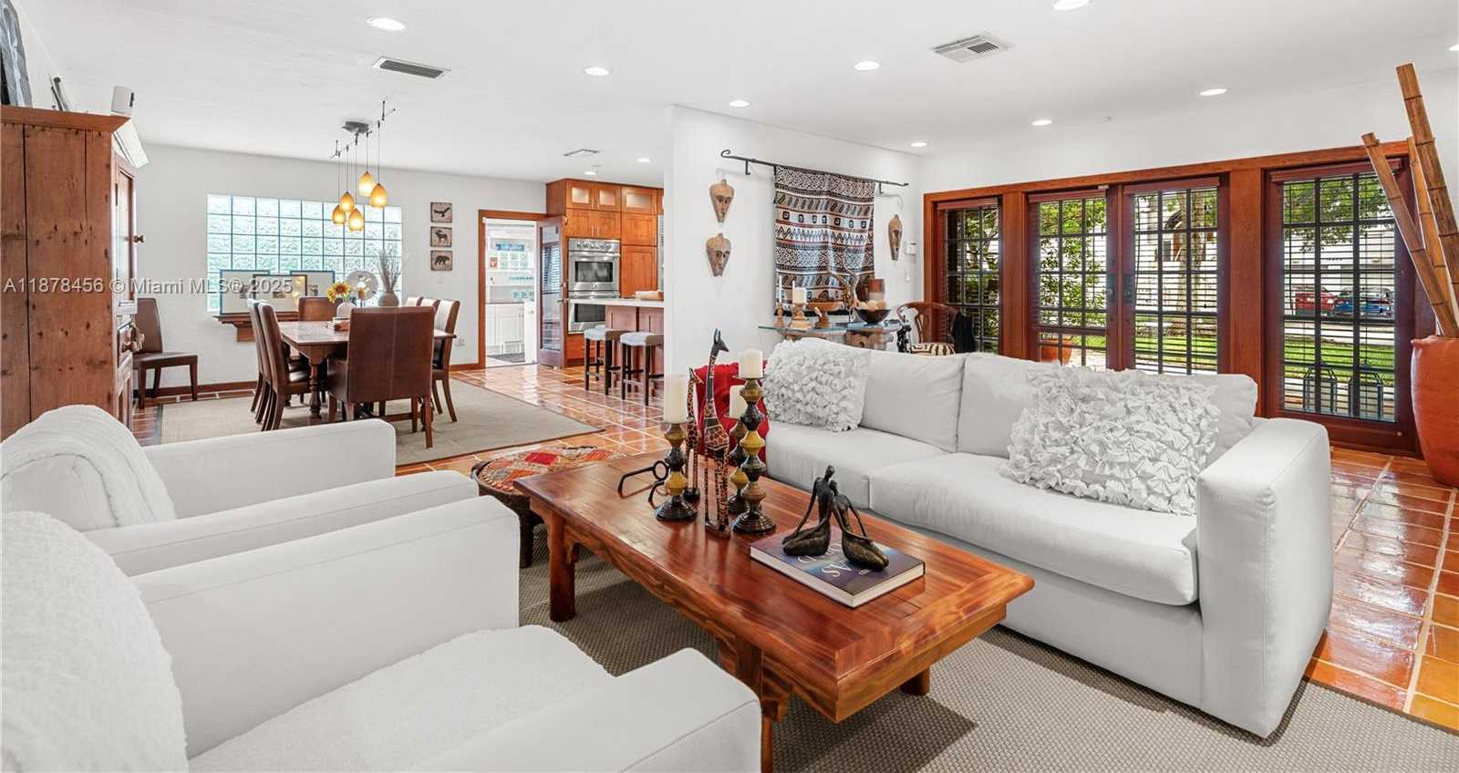 Small Image of 12430 KEYSTONE ISLAND DR, North Miami Number 9