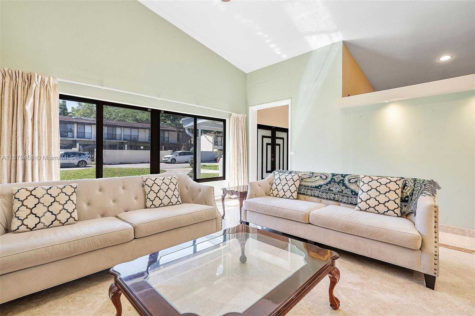 Small Image of 2531 NORTH EAST 195TH ST, Aventura Number 14