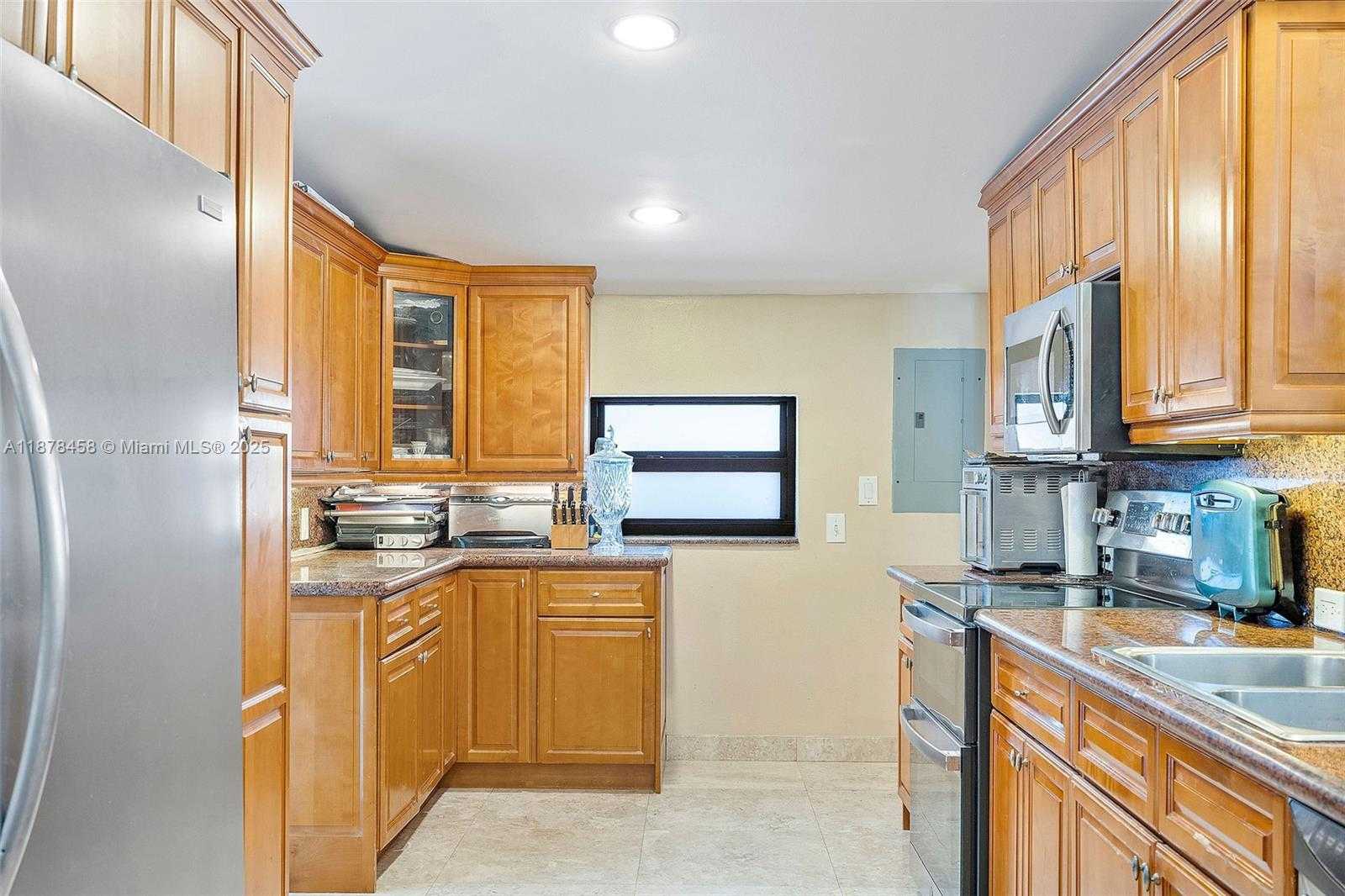 Small Image of 2531 NORTH EAST 195TH ST, Aventura Number 22