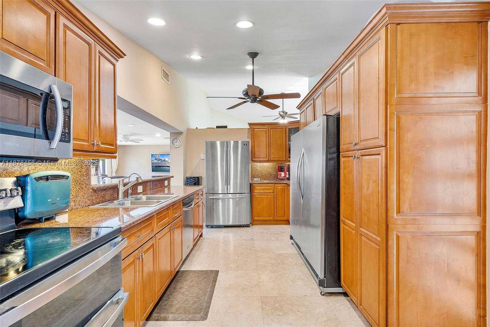 Small Image of 2531 NORTH EAST 195TH ST, Aventura Number 24