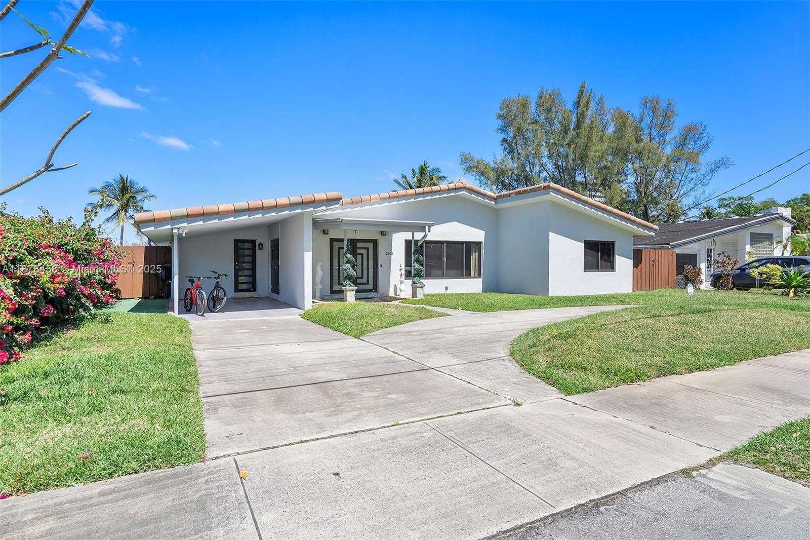 Small Image of 2531 NORTH EAST 195TH ST, Aventura Number 3