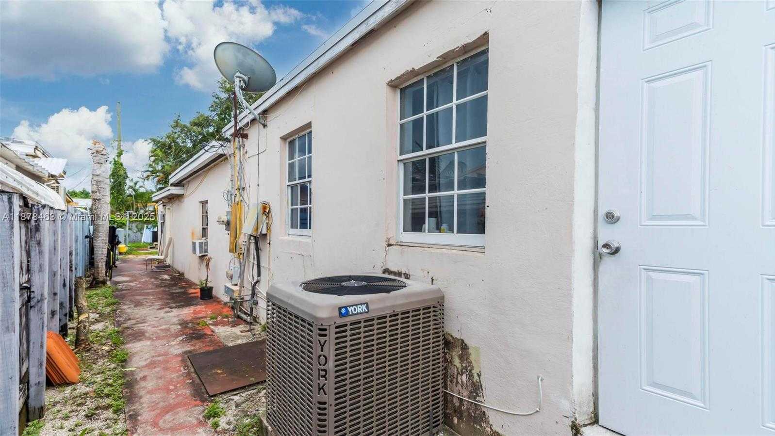 Small Image of 580 SOUTH EAST 2ND ST, Hialeah Number 27